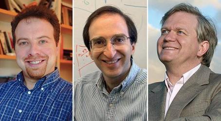 2012 के भौतिकी नोबेल पुरुष्कार विजेता : एडम रीस(Adam G. Riess), साउल पर्लमटर(Saul Perlmutter) तथा  ब्रायन स्कमिड्ट( Brian P. Schmidt) 